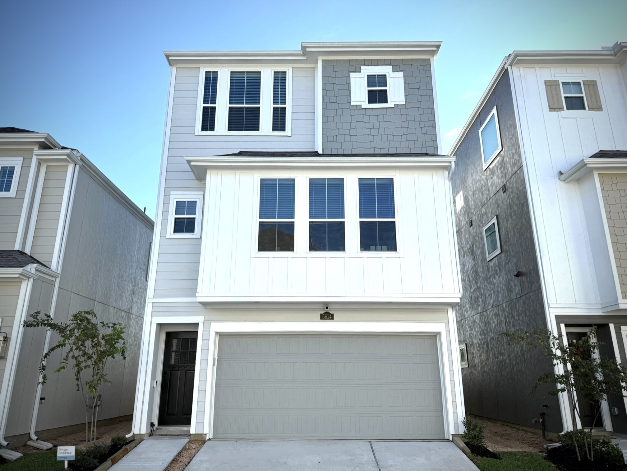 5614 Green Rise Lane Houston, TX 77091 - Photo 2 of 27 a building with a window and balcony