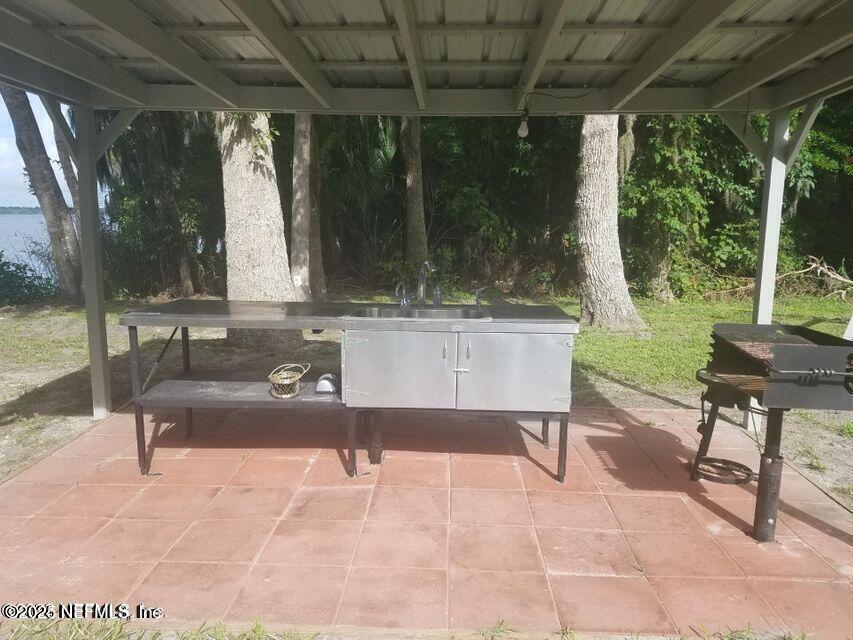 212 Atkins Road Georgetown, FL 32139 - Photo 11 of 20 a view of a chairs and table in the patio next to a yard