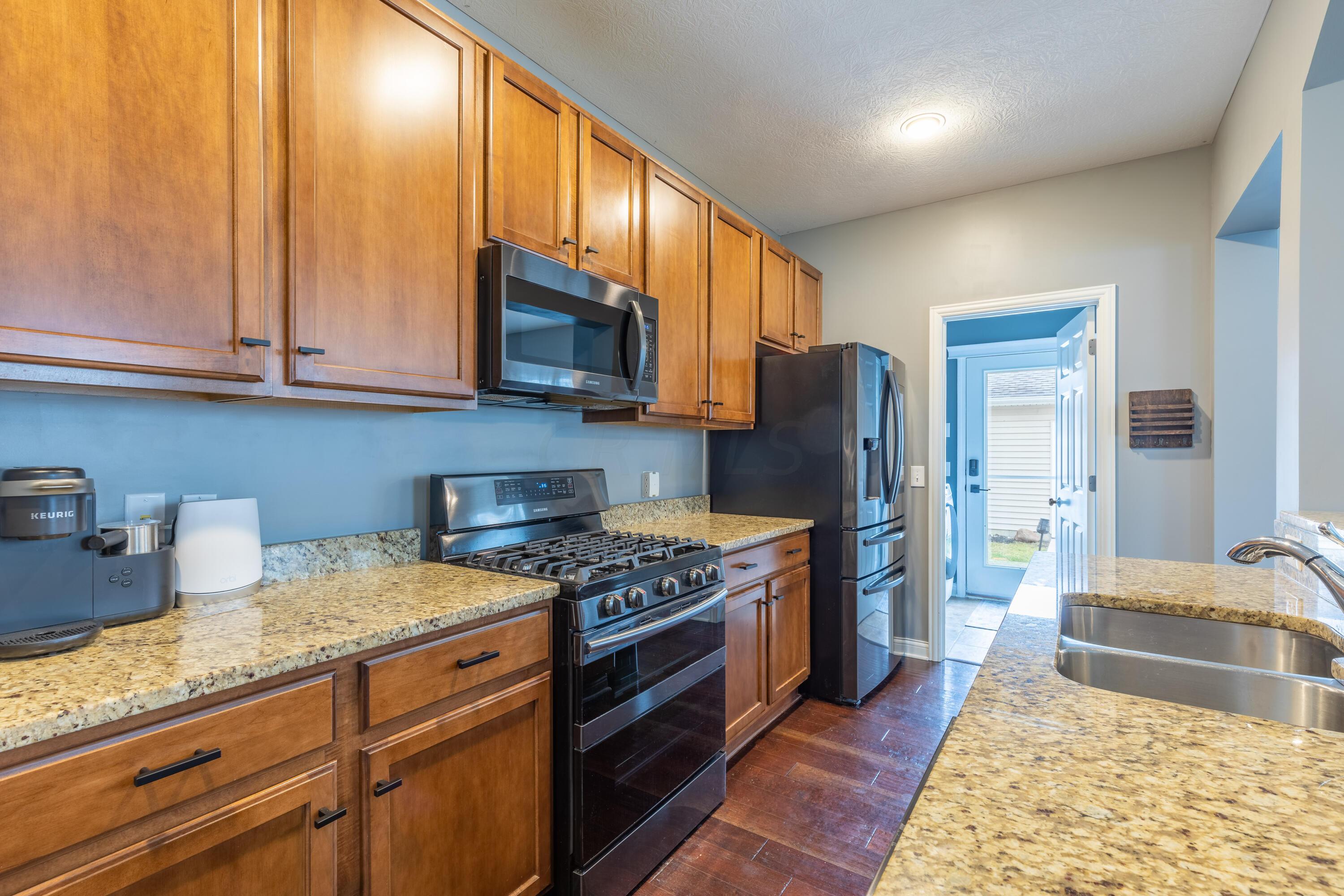5829 Aderholt Road Dublin, OH 43016 - Photo 13 of 33 Kitchen