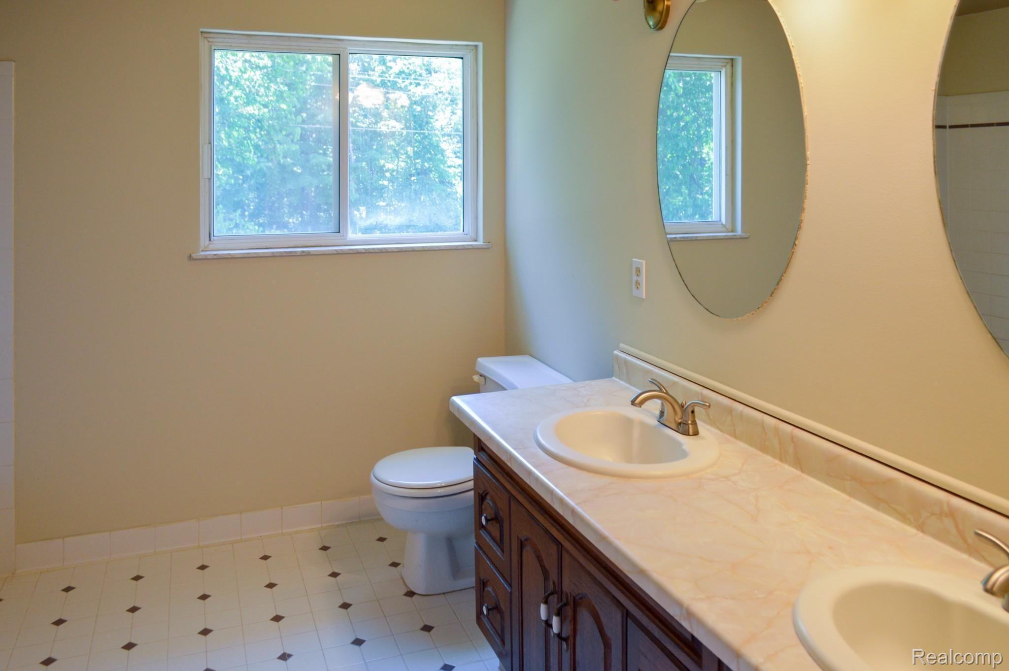 9352 Carpenter Road Flushing, MI 48433 - Photo 16 of 22 DSC_7058.jpg