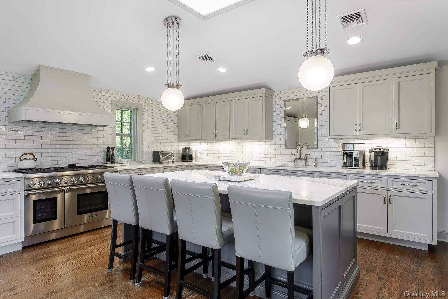 47 Whistler Road Manhasset, NY 11030 - Photo 11 of 31