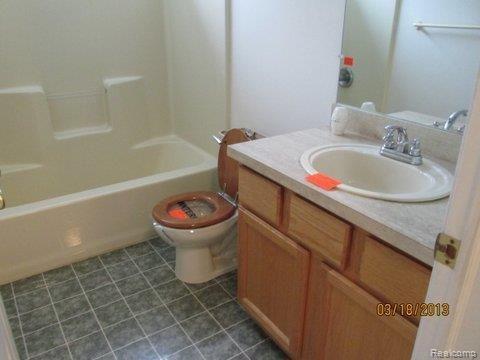 2386 Foxfield Highland, MI 48356 - Photo 7 of 14 IMG_0084.JPG