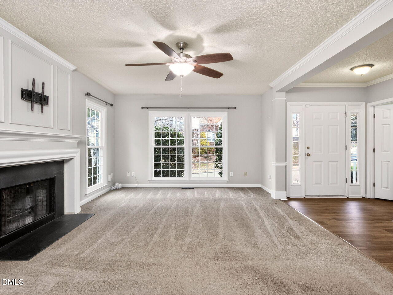 6217 Leesburg Lane Raleigh, NC 27617 - Photo 3 of 38 Living Room