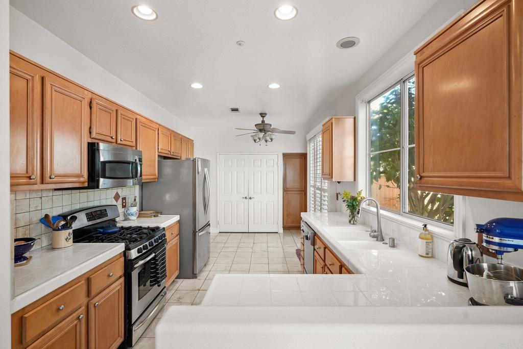 234 Victoria Way Oceanside, CA 92057 - Photo 12 of 56