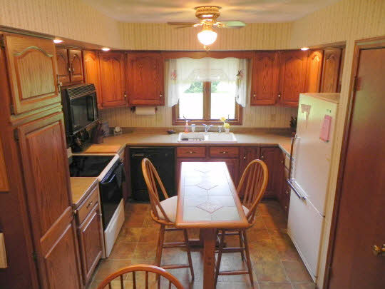 805 Quail Ridge Drive Freeport, IL 61032 - Photo 6 of 11 Gallery Image 6