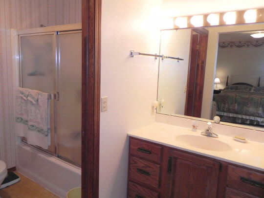 805 Quail Ridge Drive Freeport, IL 61032 - Photo 9 of 11 Gallery Image 9
