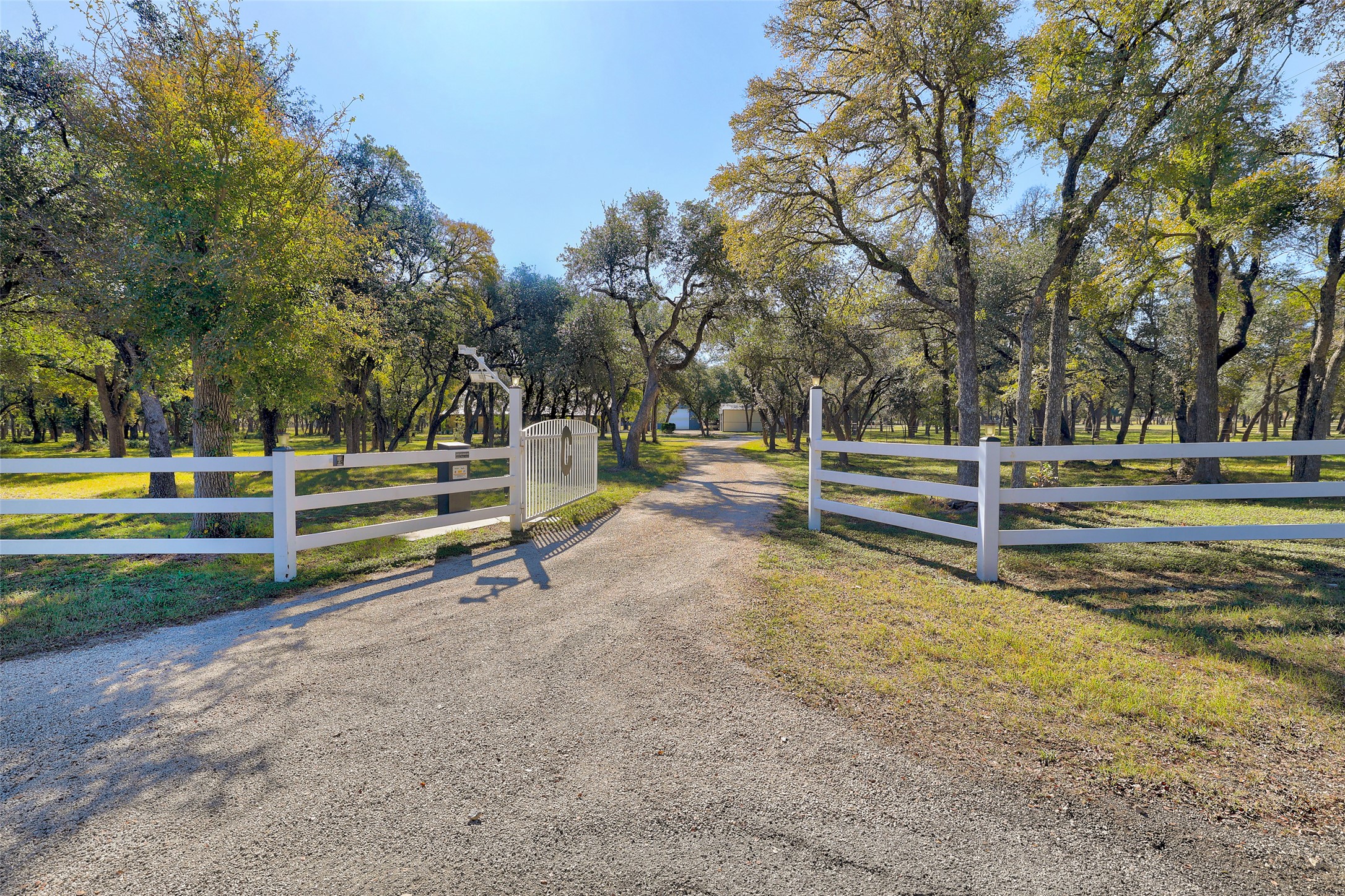 30309 Live Oak Trail Georgetown, TX 78633 - Photo 4 of 40
