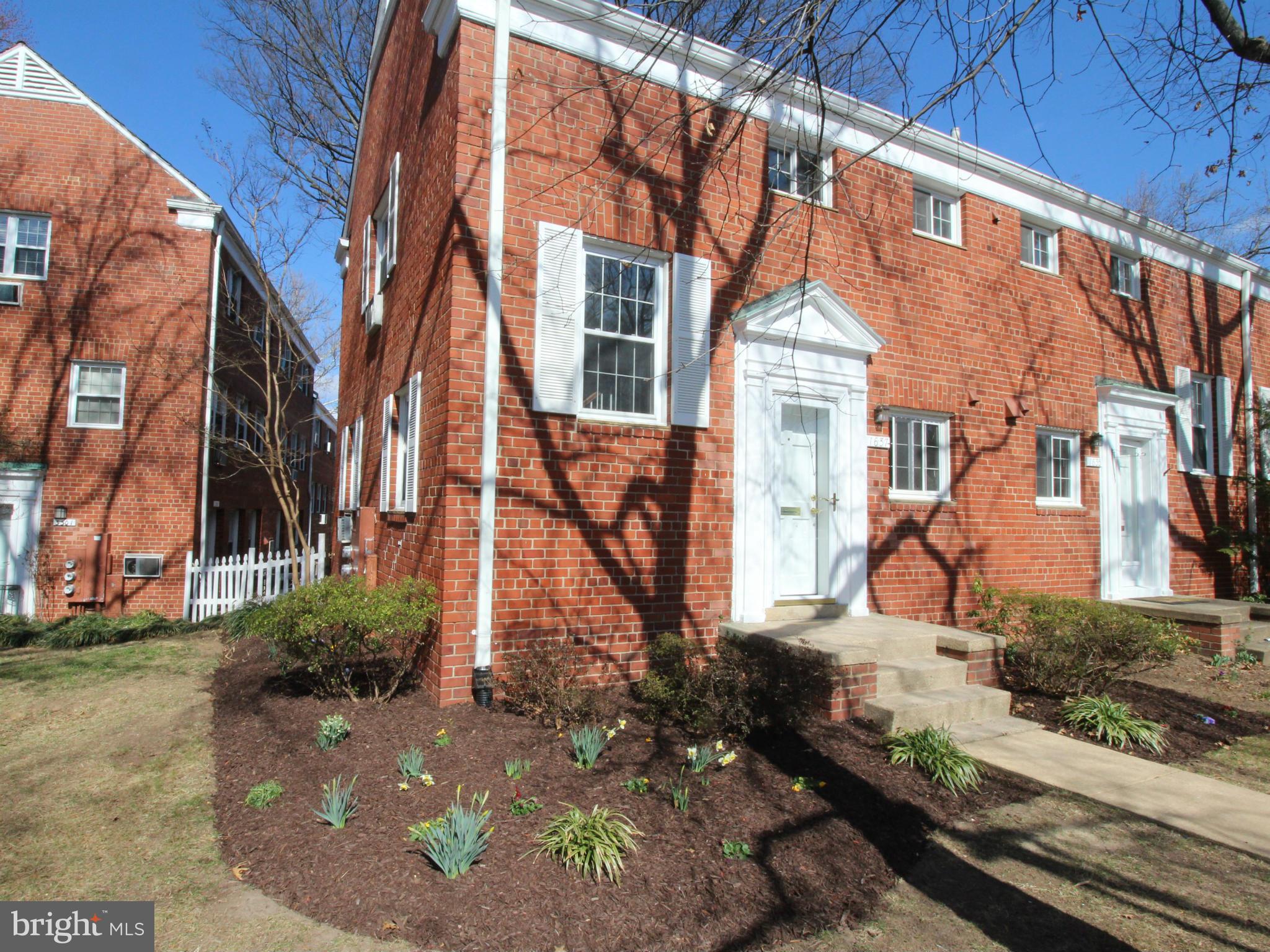 1637 Ripon Place Alexandria, VA 22302 - Photo 9 of 9 Exterior (Front)