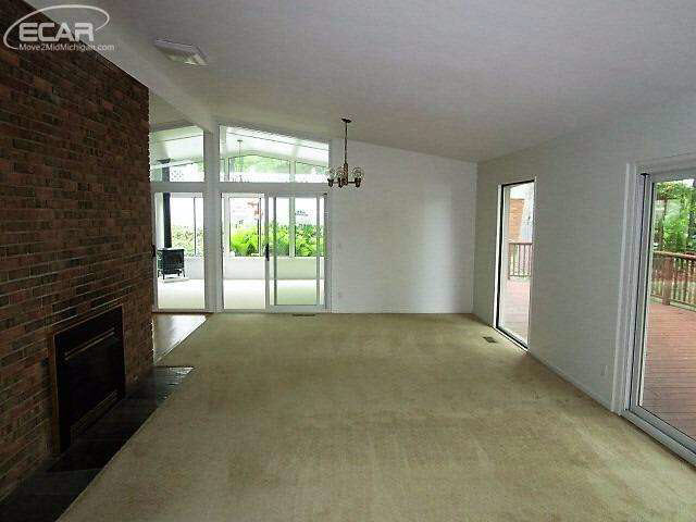 13455 White Lake Road Fenton, MI 48430 - Photo 14 of 30 21173594-13.JPG