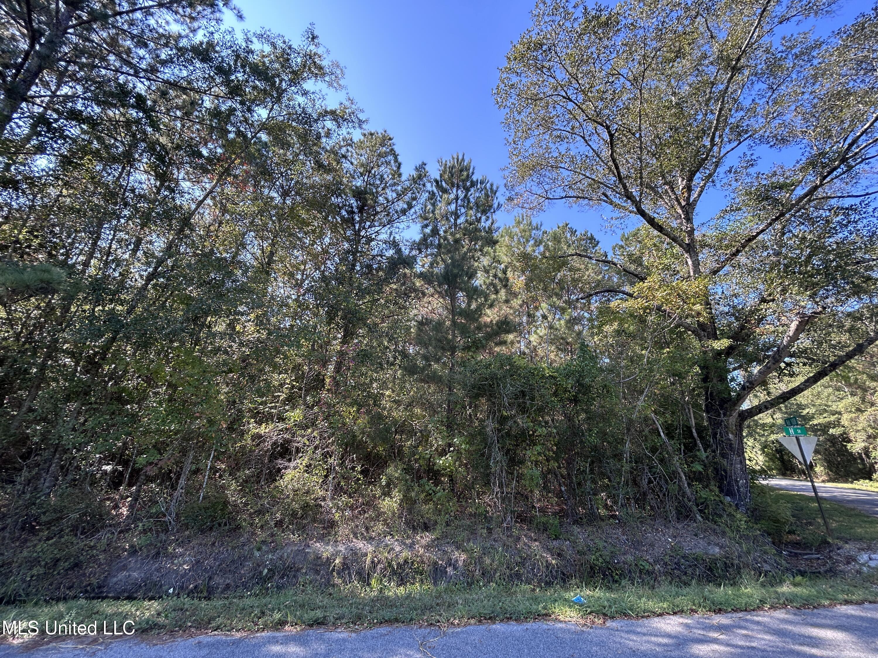 CBBEE3BE-7637-4099-AC8E-BA7DEBEF0088