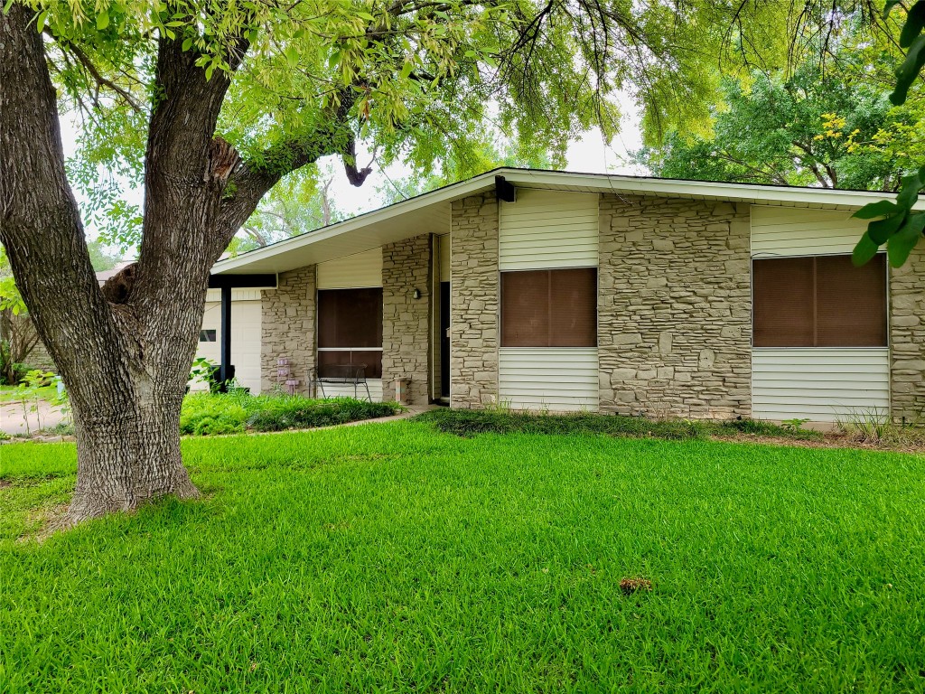 Ranch style 4 bedroom home in Allandale.