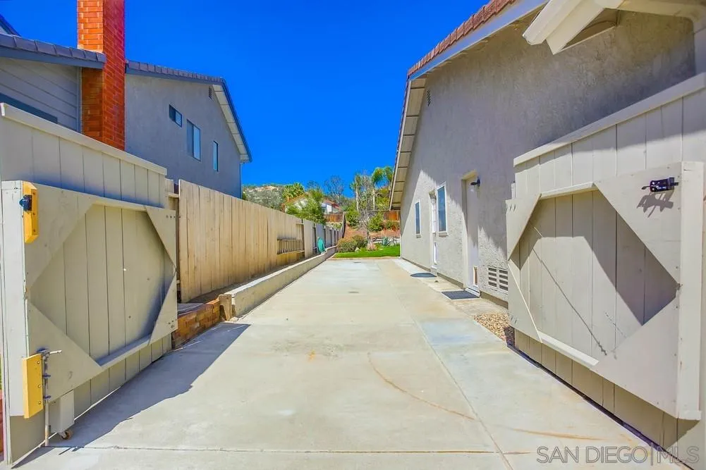 13036 Treecrest Street Poway, CA 92064 - Photo 33 of 37 a view of a garage