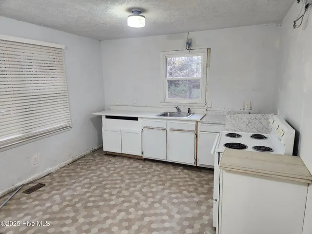 $170,000 | 616 North Pine Street, Roseboro, NC 28382