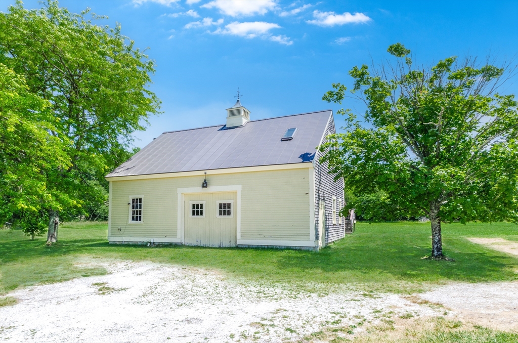 442 Horseneck Road Westport, MA 02790 - Photo 21 of 38
