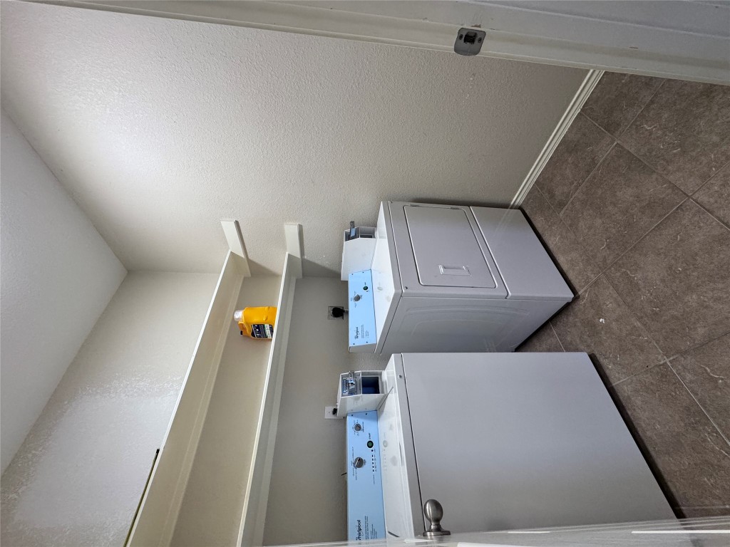 11202 Granados Street Laredo, TX 78045 - Photo 8 of 17 a utility room with dryer and washer
