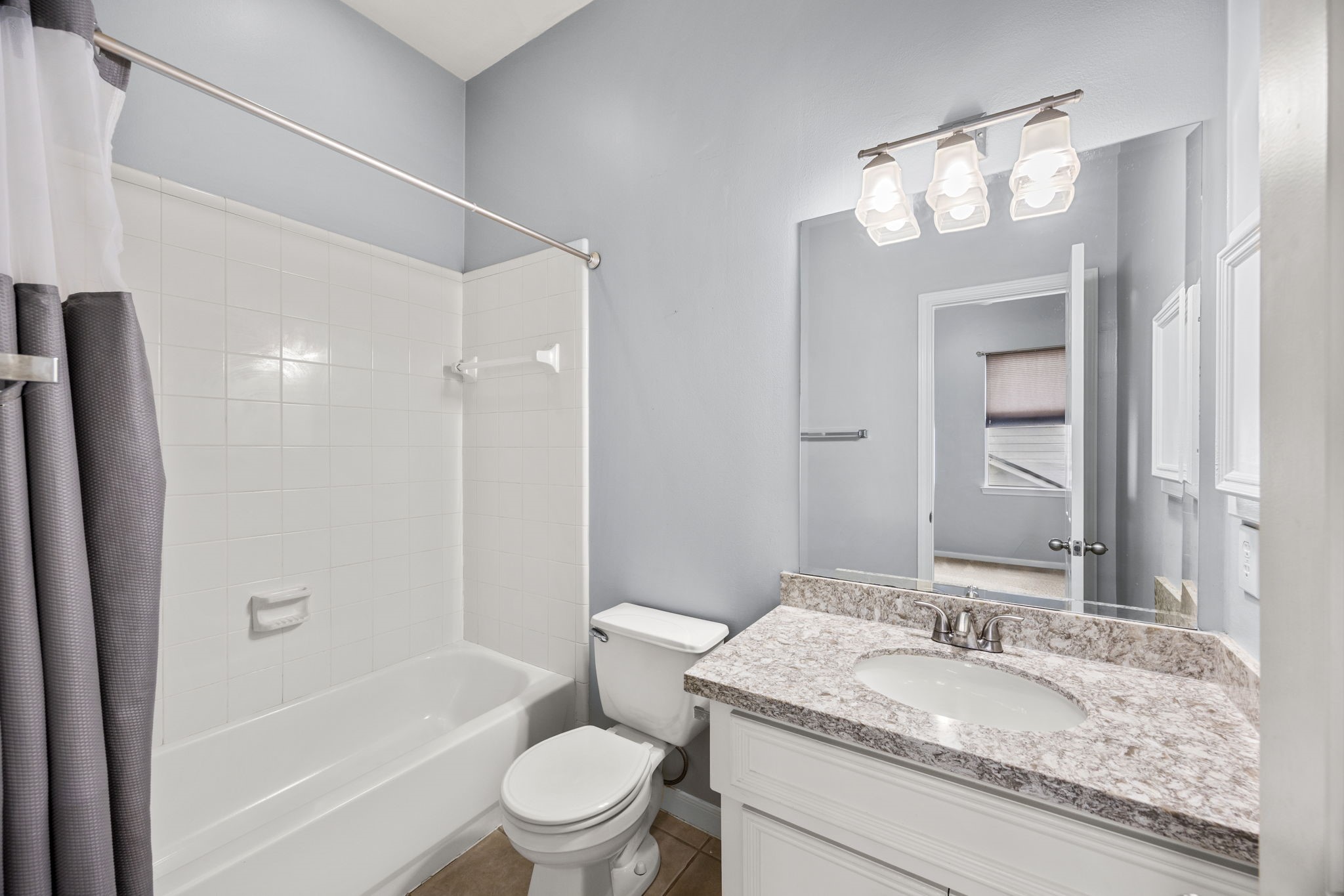 3023 Austin Street Houston, TX 77004 - Photo 22 of 26 Secondary bath on 3rd floor has combo tub & shower