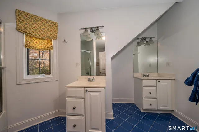 walk in closet with window