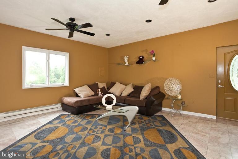 2305 Ridge Road Reisterstown, MD 21136 - Photo 4 of 23 Family Room