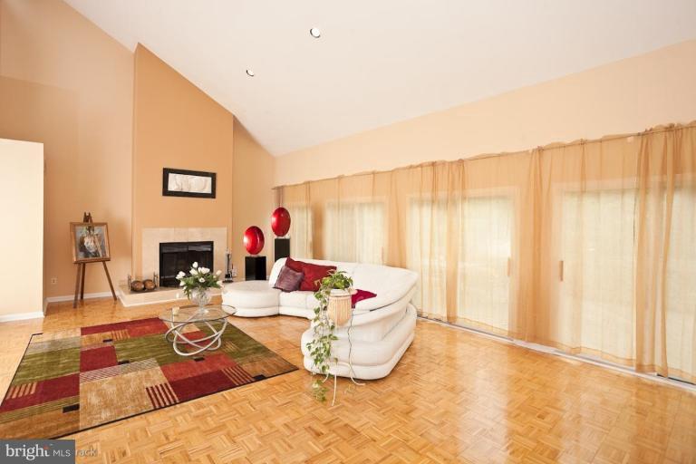 2305 Ridge Road Reisterstown, MD 21136 - Photo 6 of 23 Living Room