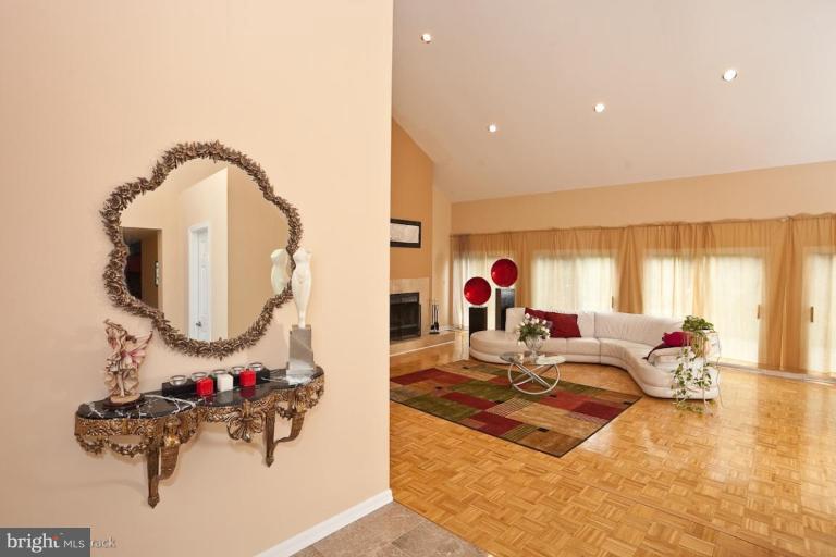2305 Ridge Road Reisterstown, MD 21136 - Photo 9 of 23 Entrance / Foyer