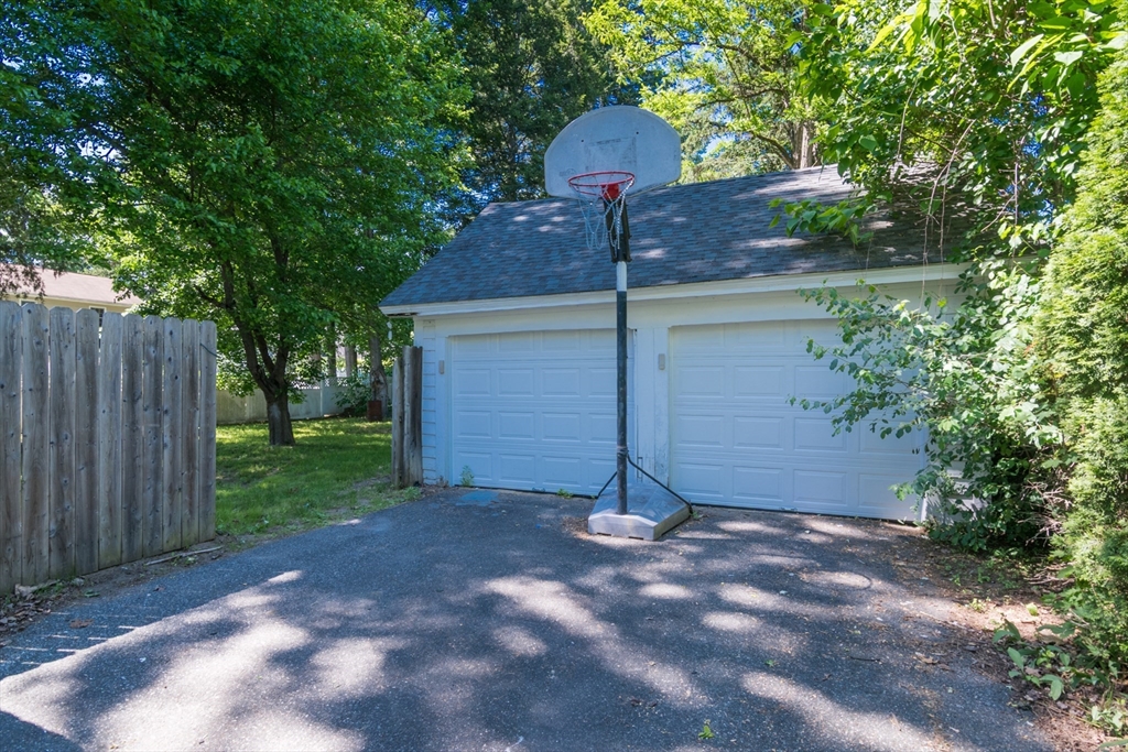 2306 Wilbraham Road Springfield, MA 01129 - Photo 30 of 34