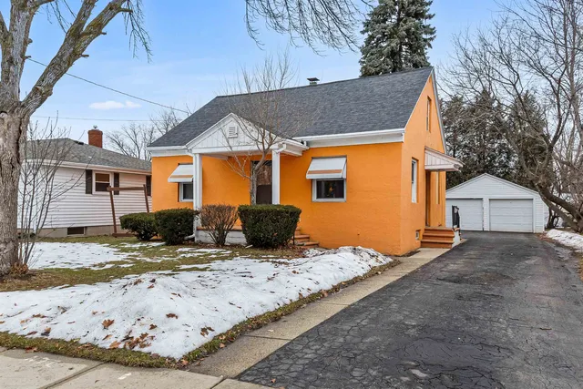 $200,000 | 1463 Eastman Avenue, Green Bay, WI 54302