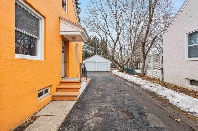 $200,000 | 1463 Eastman Avenue, Green Bay, WI 54302