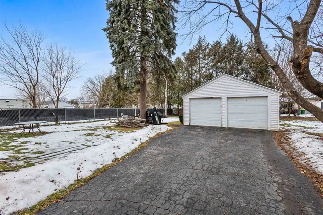 $200,000 | 1463 Eastman Avenue, Green Bay, WI 54302