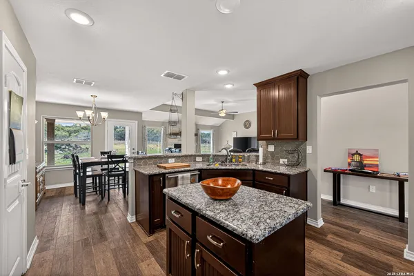 $995,000 | 4317 Cr 251, Hondo, TX 78861