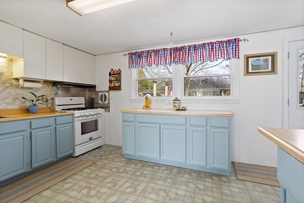 4 Ashby Road Bedford, MA 01730 - Photo 5 of 32 Gallery Image 5