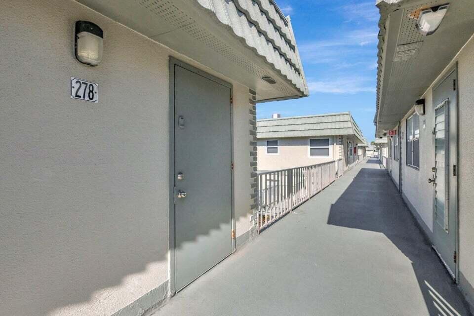 278 Monaco Way, Unit F Delray Beach, FL 33446 - Photo 19 of 19 a view of a balcony