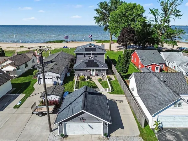 $550,000 | 705 Bay Road, Bay City, MI 48706