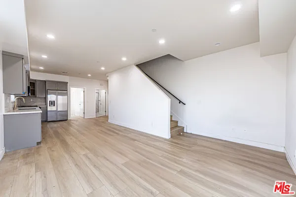 $4,283 | 5434 Romaine Street, Unit 2/4, Los Angeles, CA 90038