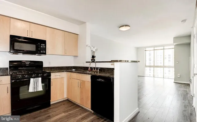 $2,100 | 1000 New Jersey Avenue Southeast, Unit 716, Washington, DC 20003