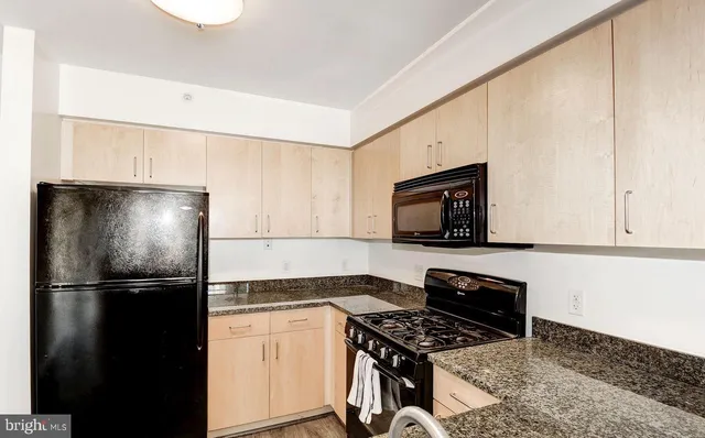 $2,100 | 1000 New Jersey Avenue Southeast, Unit 716, Washington, DC 20003