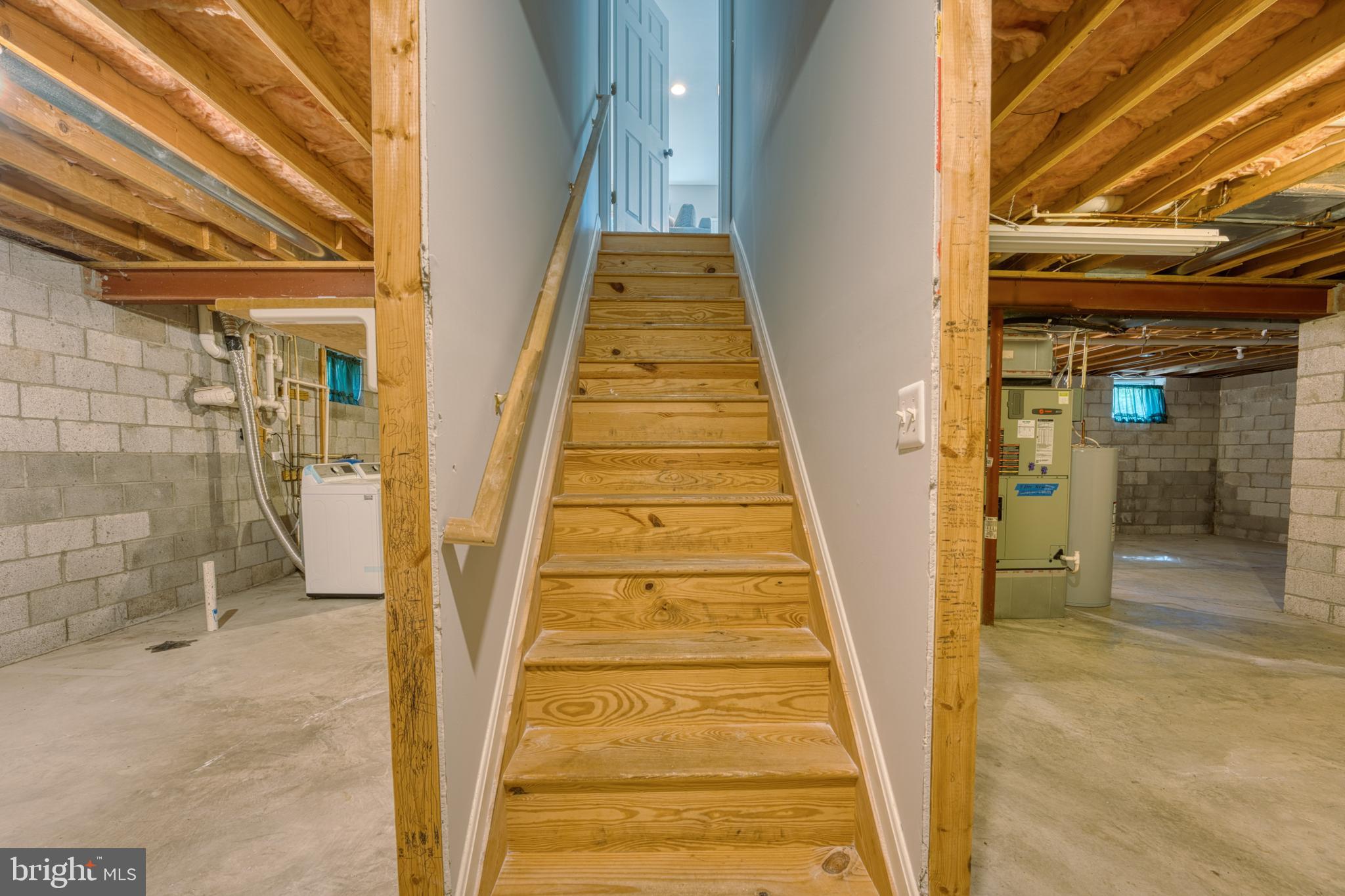 1555 Wall Drive Pasadena, MD 21122 - Photo 33 of 46 a view of entryway