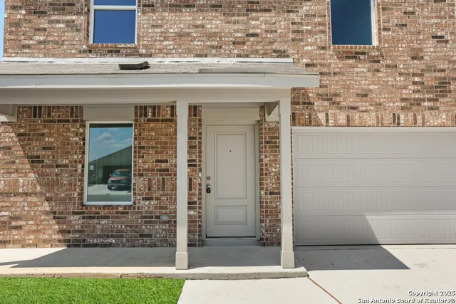 $1,595 | 3432 Canyon Ridge, Seguin, TX 78155