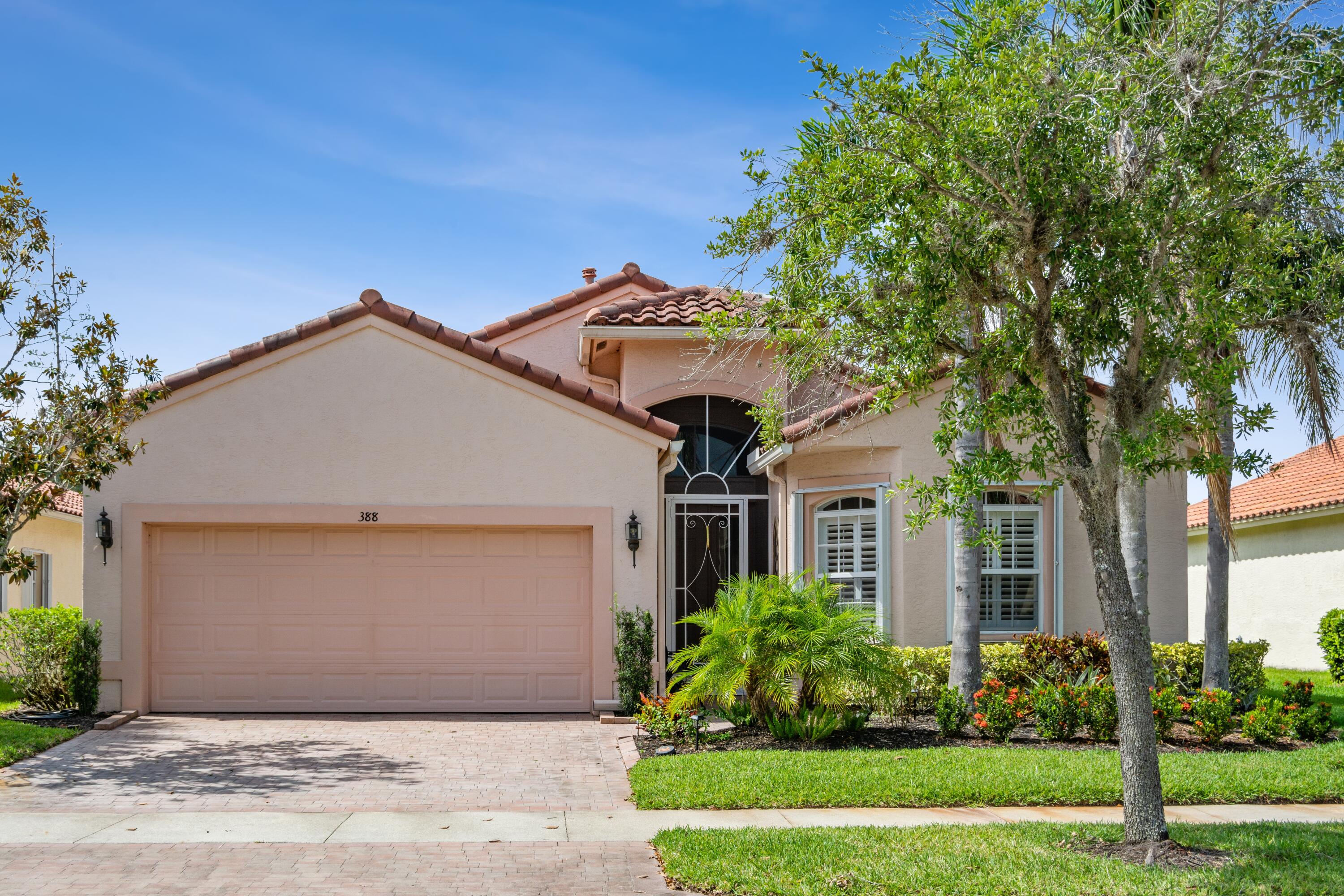 01_388NWSpringviewLoop_571_FrontView_HiR