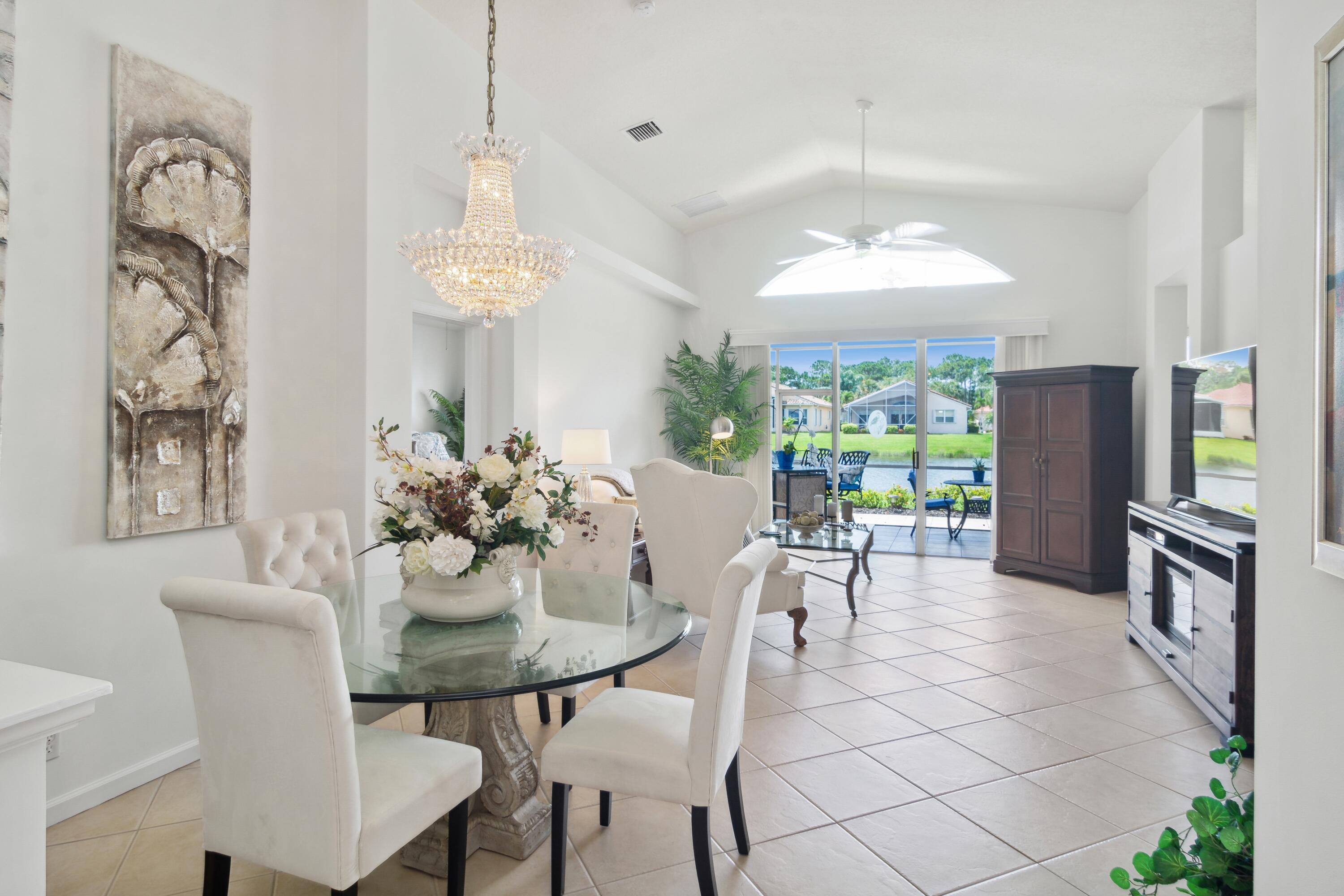 04_388NWSpringviewLoop_93_LivingRoomDini