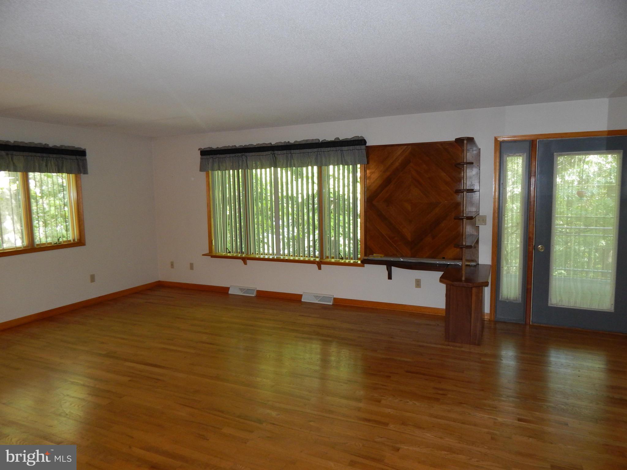 13436 Orchard Ridge Road Hancock, MD 21750 - Photo 14 of 30 Living Room