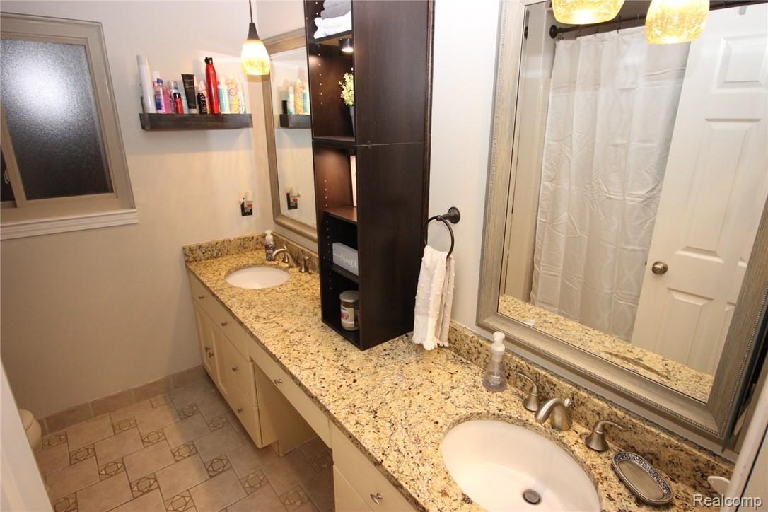 47445 Barbara Road Macomb, MI 48044 - Photo 20 of 28 IMG_2219.JPG