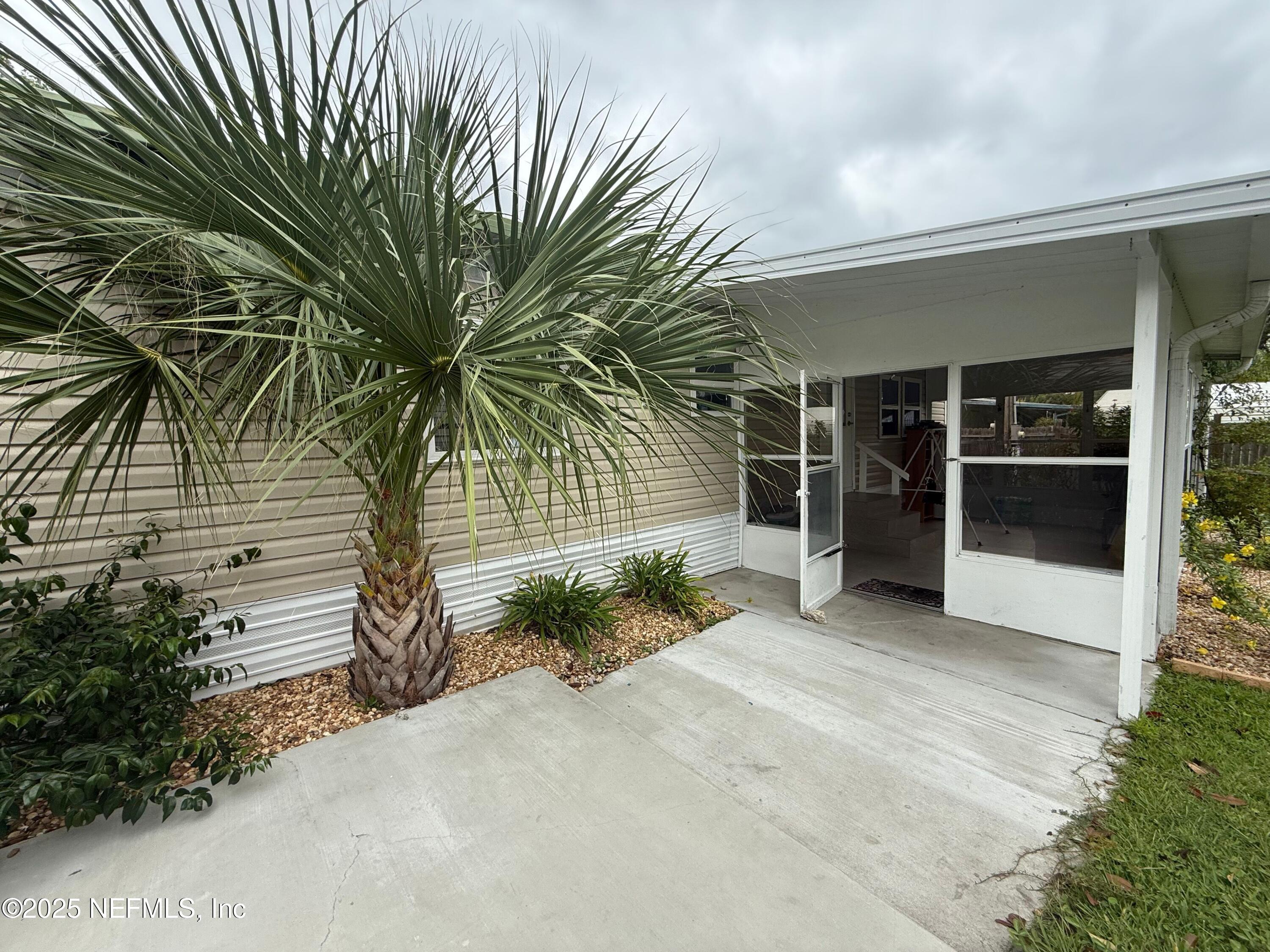 239 Pine Tree Trail Crescent City, FL 32112 - Photo 4 of 21 a house with a potted plant in front of it