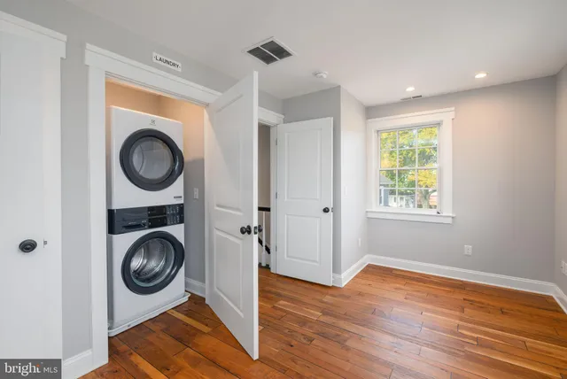 a view of a bedroom with washer and dryer