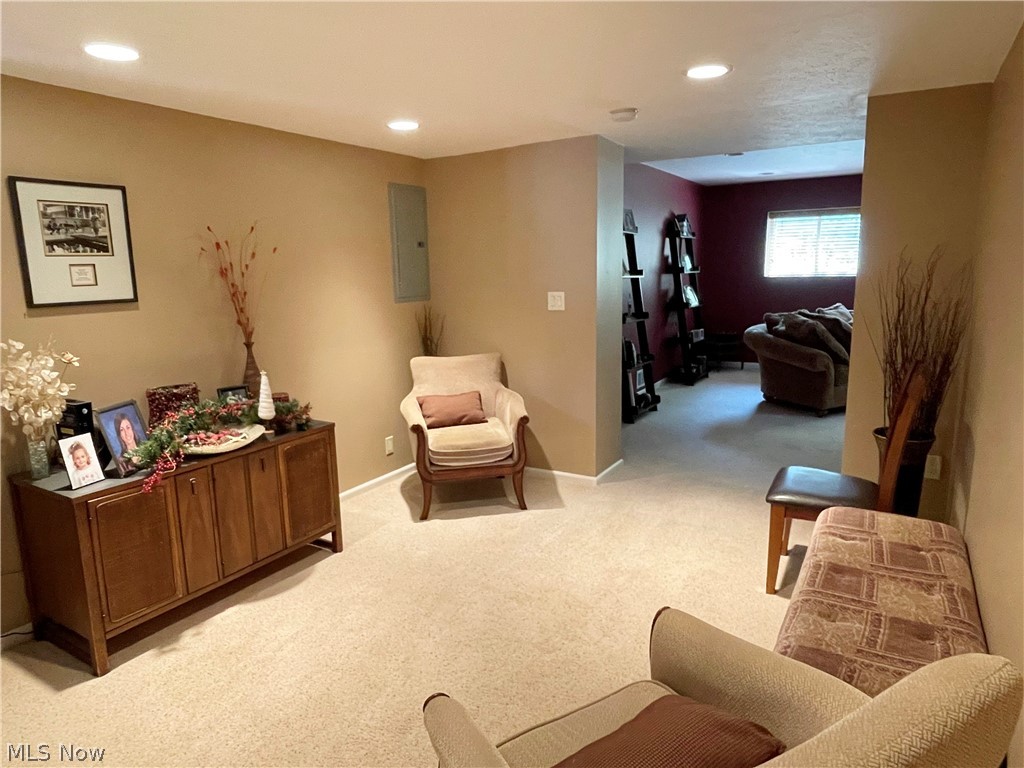 6372 Eastondale Road Cleveland, OH 44124 - Photo 11 of 25 Cozy Sitting Area