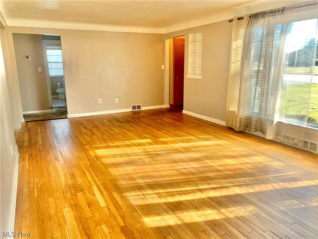 6988 Pearl Road Cleveland, OH 44130 - Photo 7 of 28 Gallery Image 7
