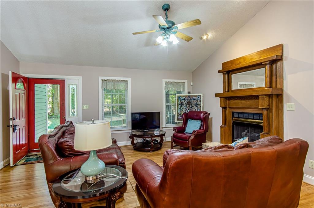 1409 Oak Ridge Road Kernersville, NC 27284 - Photo 5 of 37 Living