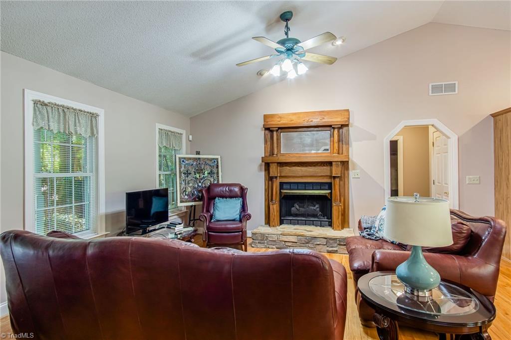1409 Oak Ridge Road Kernersville, NC 27284 - Photo 6 of 37 Living
