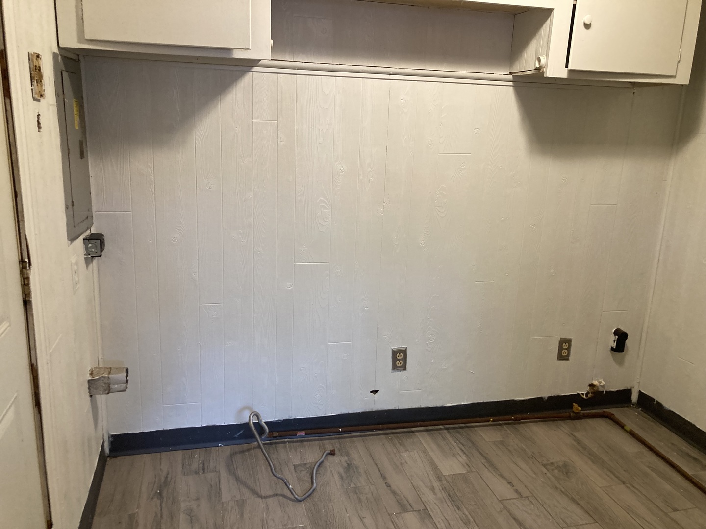 130 Edison Road Joliet, IL 60433 - Photo 7 of 9 a view of a room with wooden floor and a window