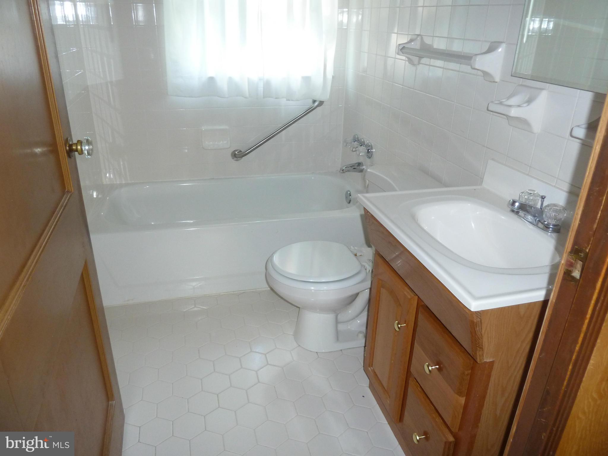 1505 Gleason Street Silver Spring, MD 20902 - Photo 8 of 14 Bath