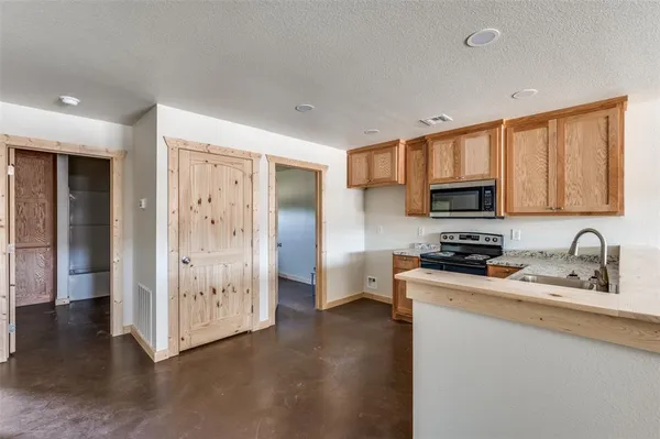 $1,300 | 19125-19131 Cabo Way, Unit 19131, Thackerville, OK 73459